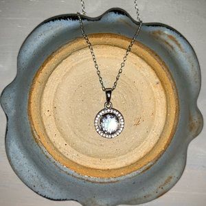 💕Sterling silver round halo cubic zirconia necklace
